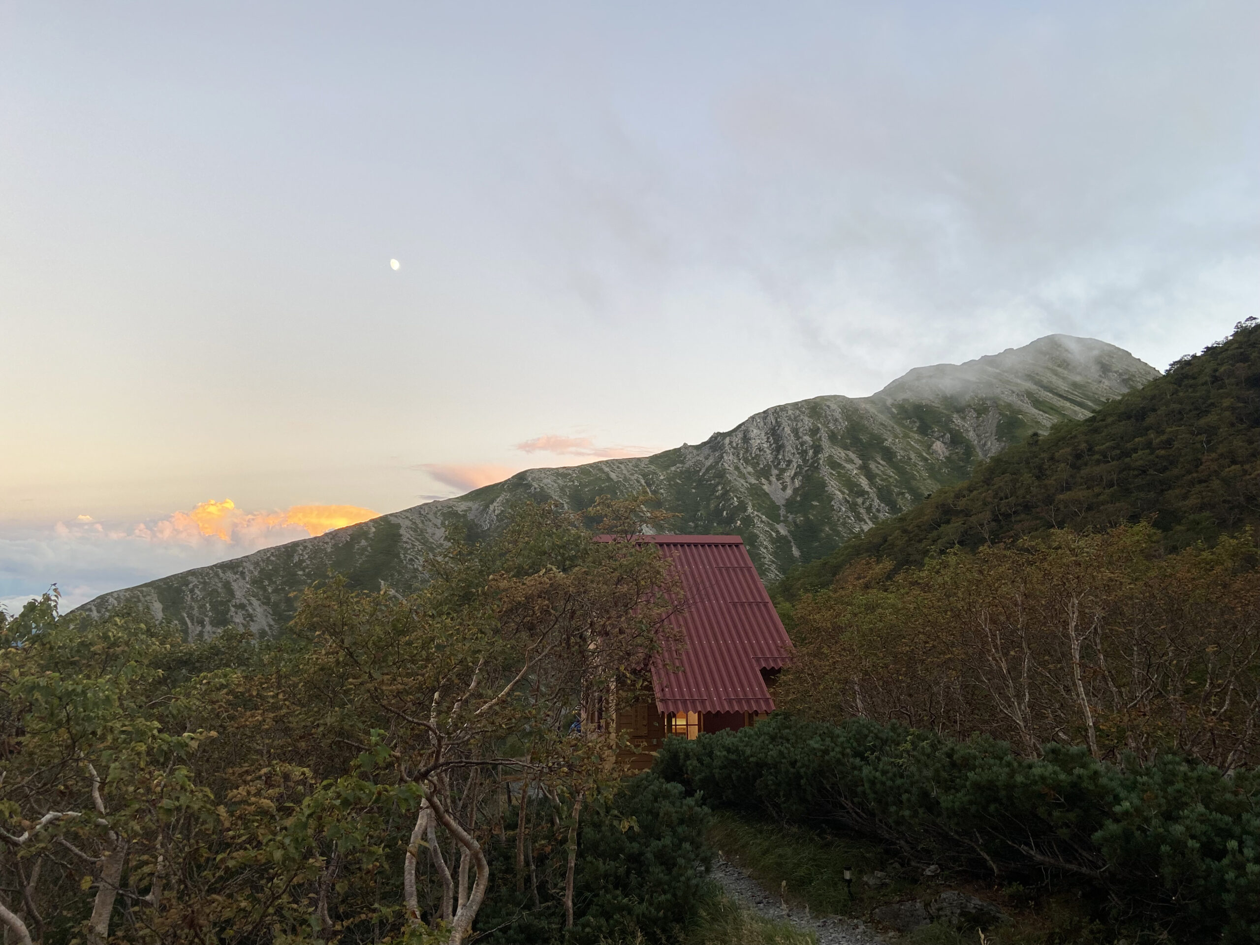 山に埋もれた荒川小屋
