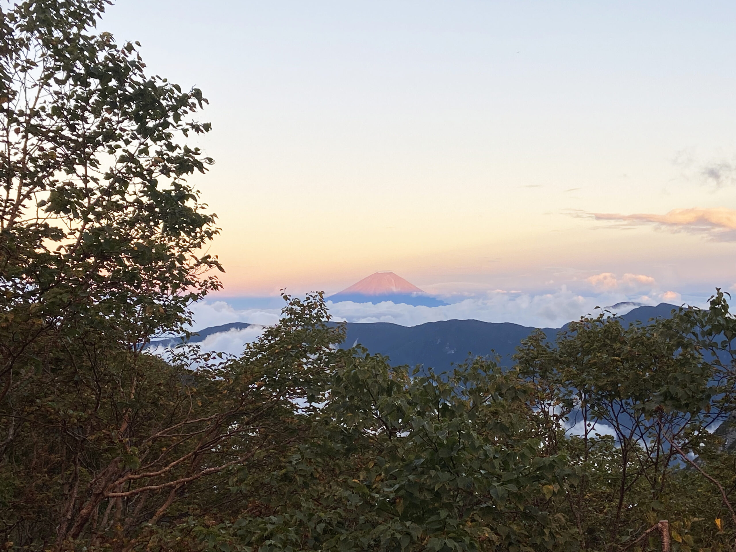 山に埋もれた荒川小屋