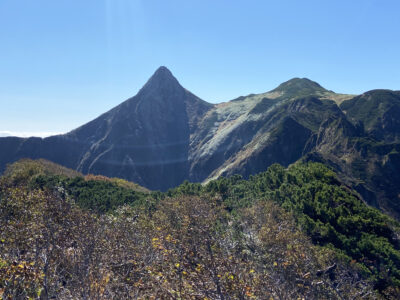 とんがり山の芦別岳