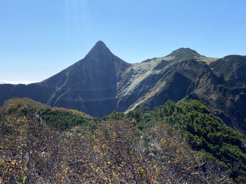 とんがり山の芦別岳