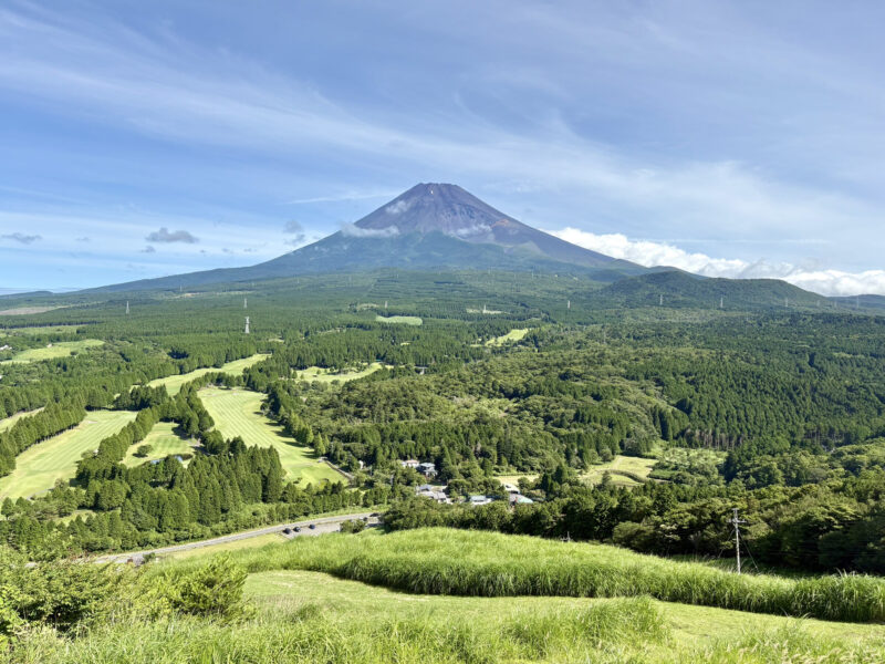 十里木高原と富士山（越前岳）