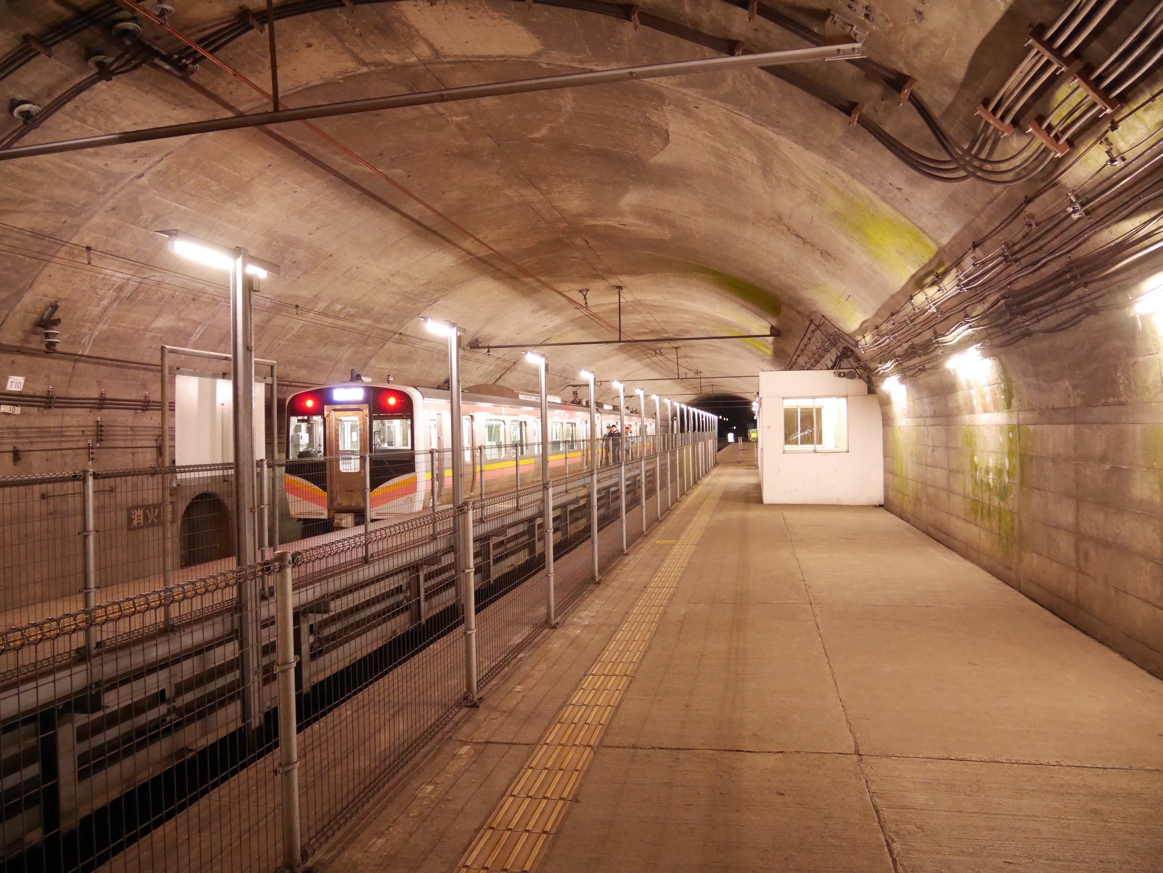 「日本一のモグラ駅」土合駅