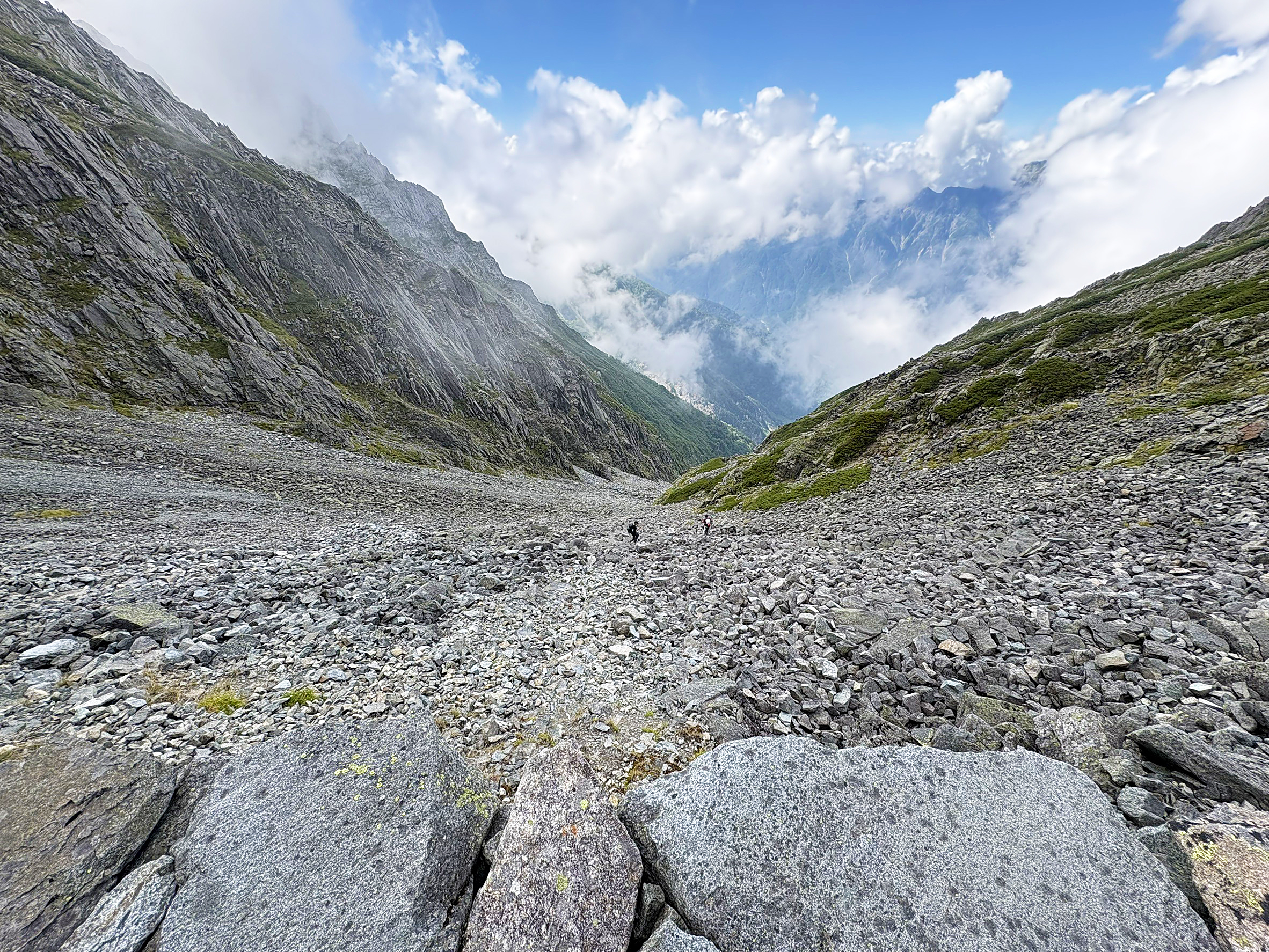 穂高岳山荘から白出沢へ