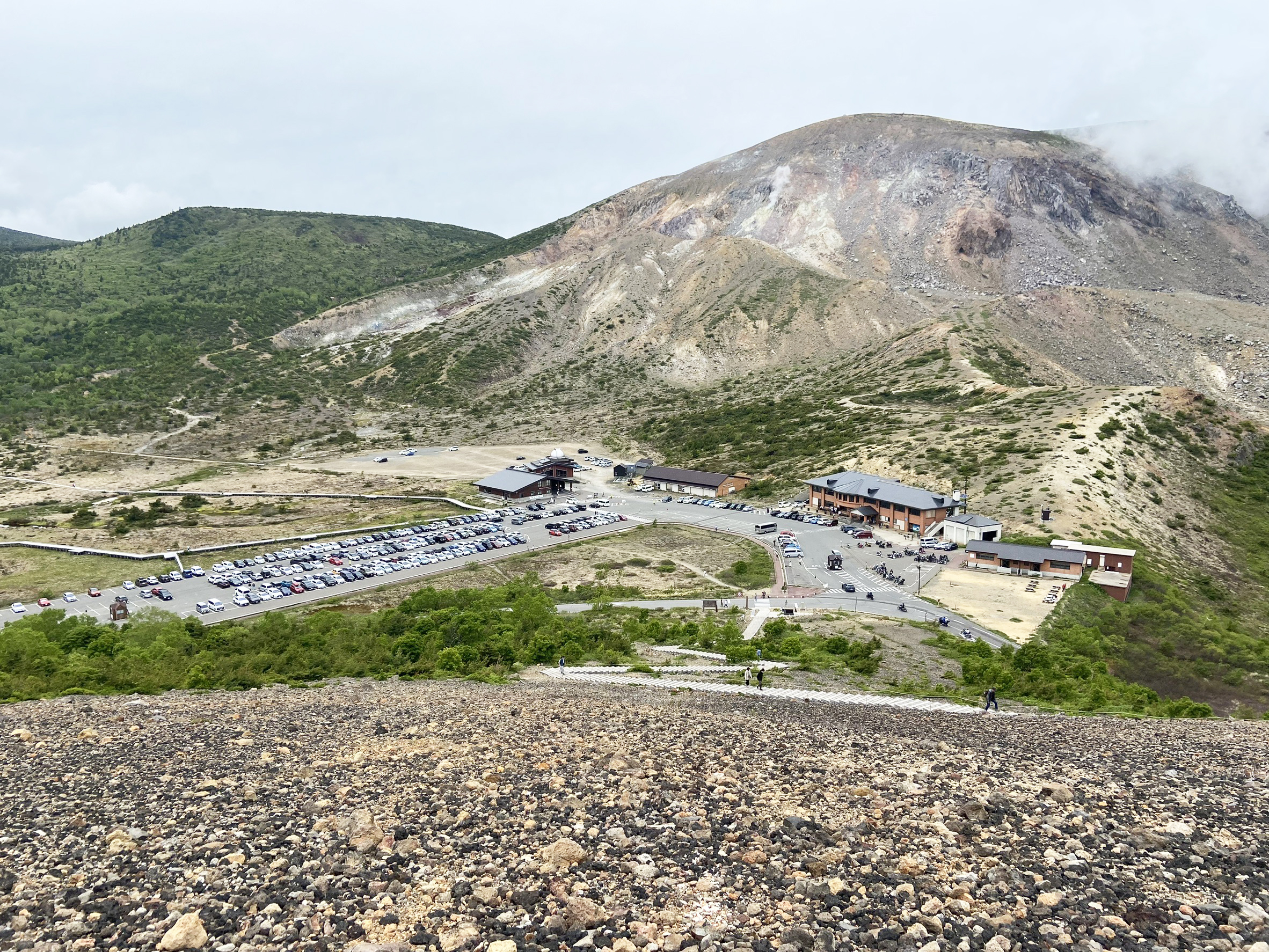 月のクレーターのような吾妻小富士