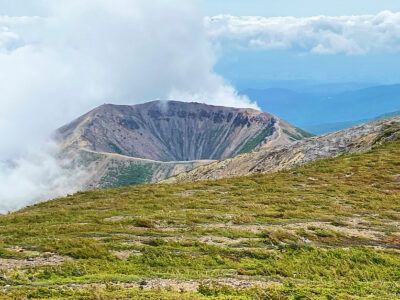月のクレーターのような吾妻小富士
